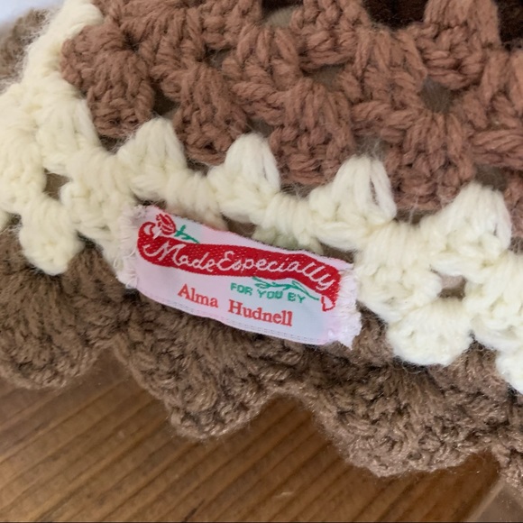 Vintage homemade crochet accent pillow - Picture 4 of 4